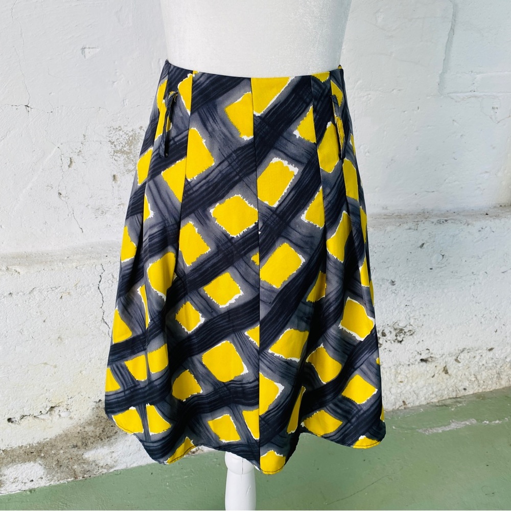 THE LIMITED Pleated Skirt with Abstract Print (size S)